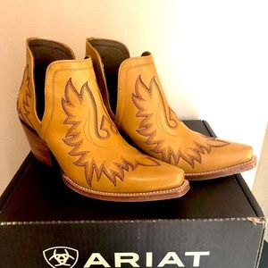 Ariat Dixon